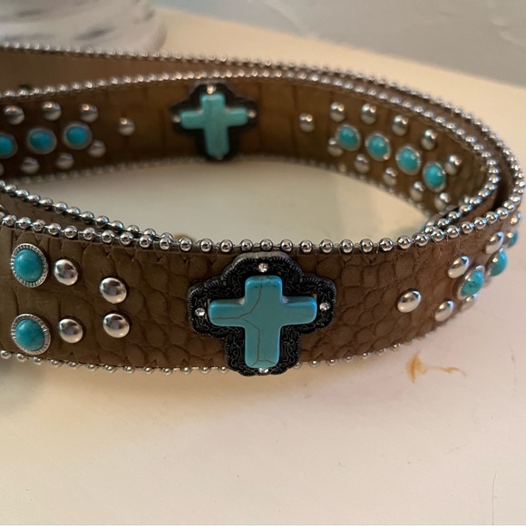 Gorgeous belt with crosses NWT Xl - Picture 6 of 6